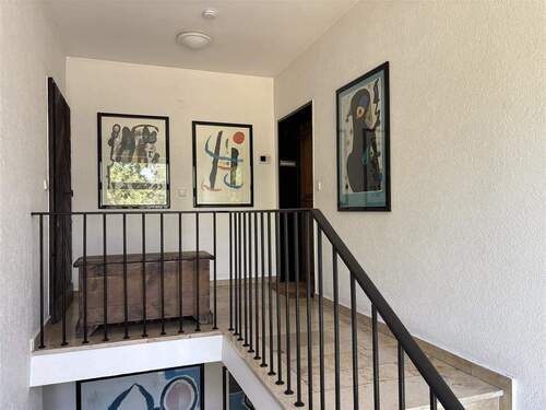 Das helle Treppenhaus - 6 Zimmer Etagenwohnung in Krefeld