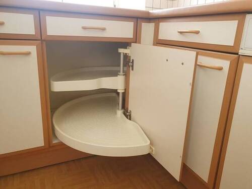 inklusive Einbauchküche und mit viel Platz: u. a. Drehkarussel - 