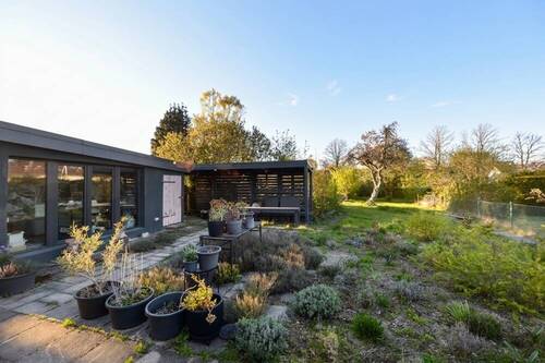 Bezaubernder Garten mit Sitzecke - 