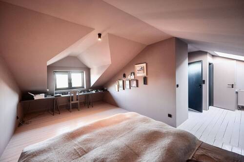 Zum Wohlfühlen - das Schlafzimmer mit angrezendem Badezimmer - 