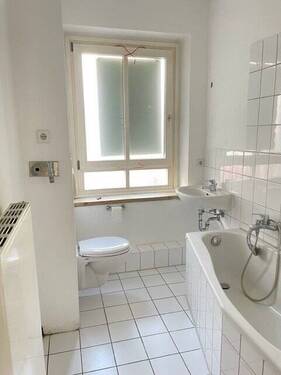 Tageslichtbad mit Wanne - Etagenwohnung mit 54,00 m² in Chemnitz zur Miete