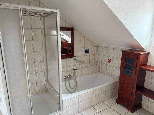 OG Tageslicht-Bad, linke Seite - 