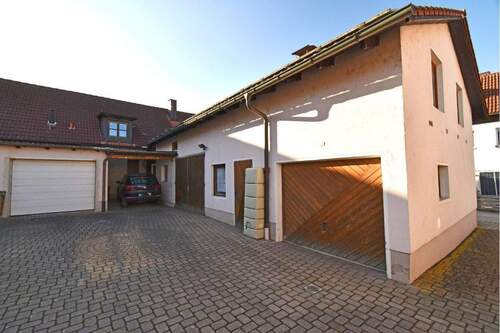 Nebengebäude -Garage - 