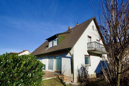Hausansicht - 6 Zimmer Mehrfamilienhaus, Wohnhaus zur Miete in Moosburg