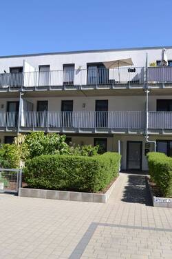 Haus-Zugang - 2 Zimmer Etagenwohnung zum Kaufen in Nürnberg