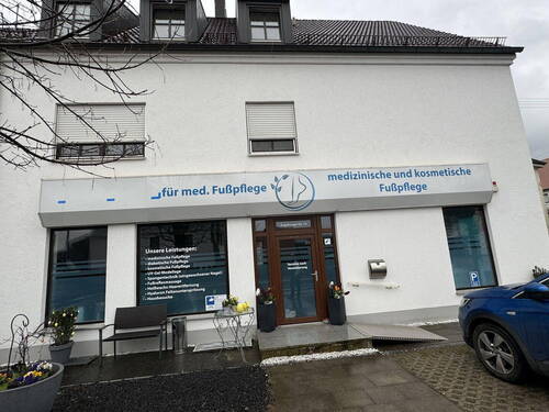Außenansicht - LadeneinheitBüroPraxisLager mit 8 Stellplätzen