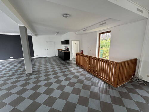 EG mit Treppenabgang ins KG - 