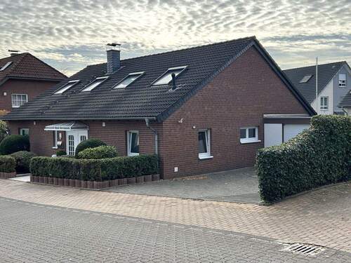 Haus von vorn - Repräsentatives, barrierefreies Einfamilienhaus in Top Lage