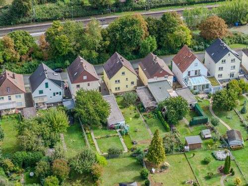 Drohne_Rückseite mit Garten - 