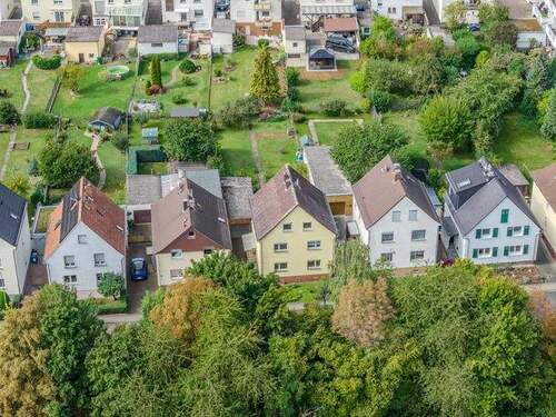 Drohne-Rückseite_weit - Mehrfamilienhaus, Wohnhaus mit 128,70 m² in Linden zum Kaufen