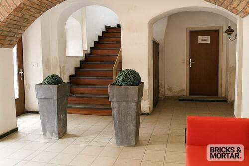 Treppenhaus - 7 Zimmer Mehrfamilienhaus, Wohnhaus zum Kaufen in Kallmünz