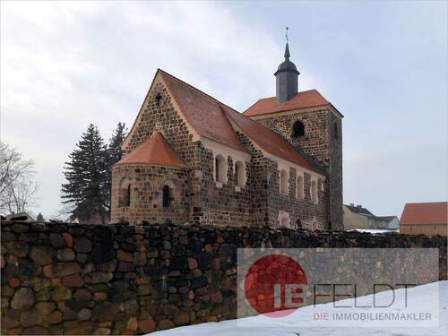 Kirche auf der anderen Straßenseite - Einfamilienhaus mit 82,00 m&sup2; in Heideblick / Waltersdorf zum Kaufen