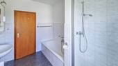 Whg2, Bad mit Dusche und Wanne - 