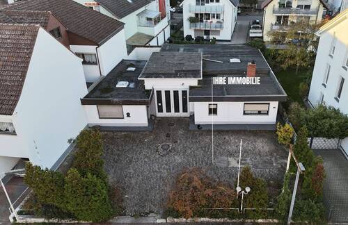 Außenansicht - Gestalten Sie Ihr Traumhaus - Bungalow auf großzügigem Grundstück mit Entwicklungspotenzial!