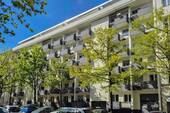 Hausansicht - Attraktive 2-Zimmer-Wohnung in Wilmersdorf mit Aufzug, Balkon und Tageslichtbad