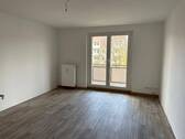 Wohnzimmer mit Balkon - 