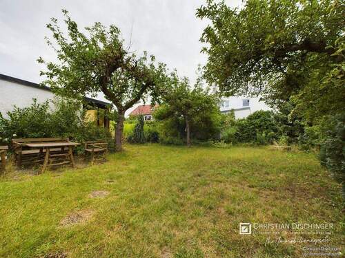 Garten - Eckgrundstück mit Entwicklungspotenzial im Regensburger Westen