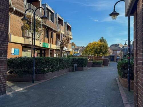 Gemeinschaft - Mehrfamilienhaus, Wohnhaus in Meerbusch zum Kaufen