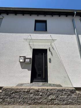 Eingang ins Haus - 3 Zimmer Etagenwohnung in Biebesheim am Rhein