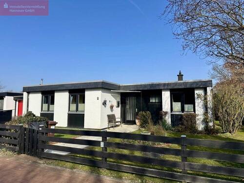 Blick auf das Haus - 4 Zimmer Bungalow in Hannover