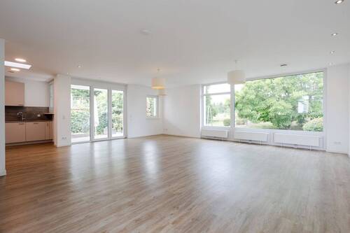 Wohn-/ Essbereich Ansicht I - 9 Zimmer Bungalow zum Kaufen in Frankfurt am Main