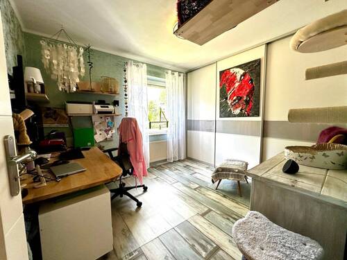 Zimmer mit Einbauschrank - 