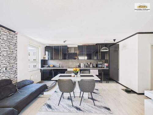 Moderne Einbauküche offen zum Essbereich, viel Stauraum_04 - Etagenwohnung mit 72,00 m² in Hanau zum Kaufen