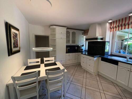 Küche mit Einbauten - 