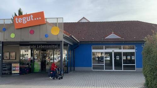 Getränkemarkteingang neben tegut - Handels-oder Lagerfläche in Ichtershausen