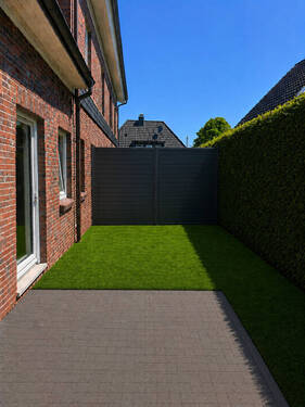 Garten - Moderne 3-Zimmer-EG-Wohnung mit 20m² XXL-Terrasse, Fußbodenheizung & Carport Kernsaniert