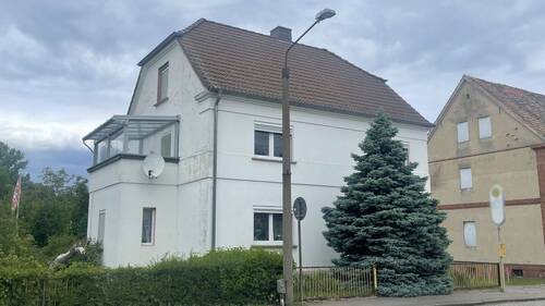 Straßenansicht - Zwei Familien - Ein Zukunftsprojekt