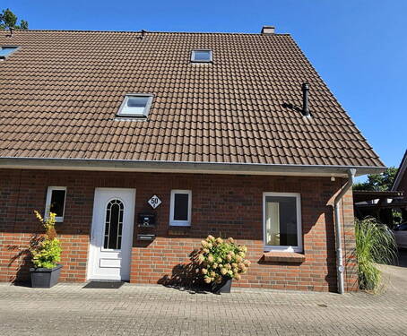 DHH Eingang - 5 Zimmer Doppelhaushälfte zum Kaufen in Elmshorn