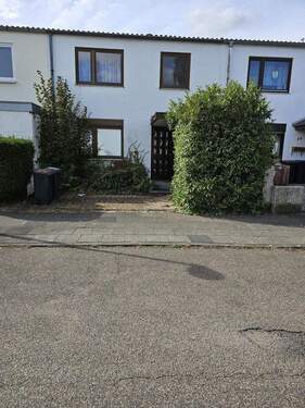 Eingang - Reihenmittelhaus - 419.000,00 EUR Kaufpreis, ca.  95,00 m² Wohnfläche