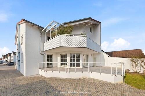 Rückansicht Gebäude & Terrasse - 