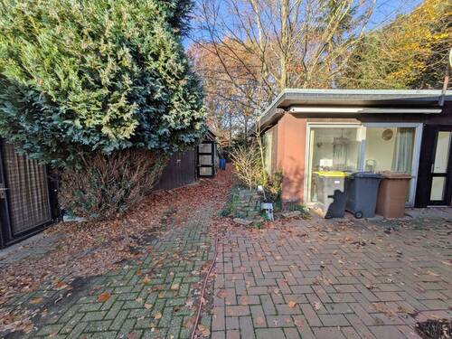 Blick zu den Nebengebäuden - 