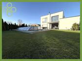 Rückansicht Haus - ***Modernes Architektenhaus _ Eine Wohlfühloase mit überdachtem Pool, Smart-Home und ganz viel Herz*