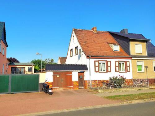 DHH mit Carport.jpg - Charmante DHH - Viel Platz, Potenzial und gr. Garten