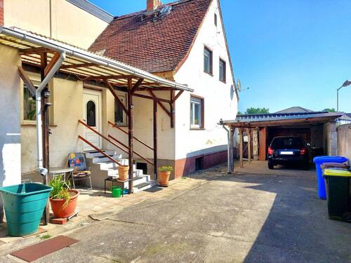 Eingangsbereich und Carport.jpg - 4 Zimmer Mehrfamilienhaus, Wohnhaus in Bördeland