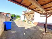 Hofbereich.jpg - Mehrfamilienhaus, Wohnhaus mit 110,00 m² in Bördeland zum Kaufen