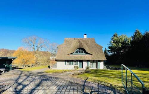 Einfahrt : Tor elektrisch öffnend.jpeg - Einfamilienhaus mit 190,00 m&sup2; in Buschvitz zum Kaufen