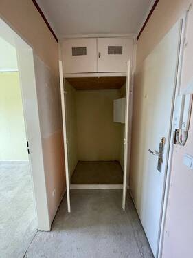 Großer Einbauschrank im Flur - 