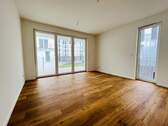 Wohnzimmer mit Vinyl-Fußboden - Etagenwohnung mit 113,20 m² in Wolfsburg zur Miete