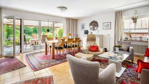 EG Wohnzimmer 1 - Idyllisches Zuhause mit Traumgarten und Koiteich - Ein Rückzugsort der Extraklasse