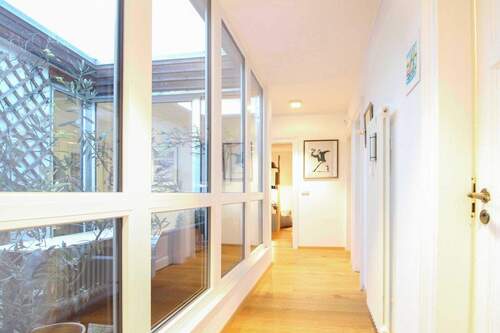 Innenflur mit Zugang zum Atrium - 