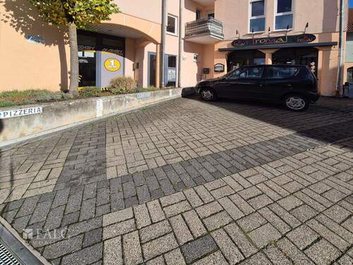 Parkplätze vor dem Haus - 