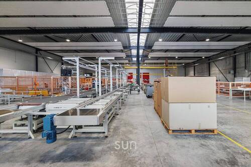 Fertigungsbereich mit Produktionslinie - 