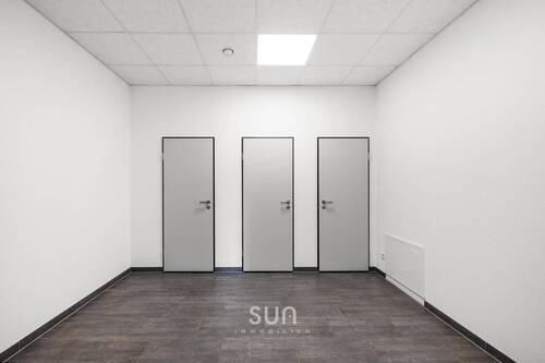 Unkleide mit Sanitärzugängen - 