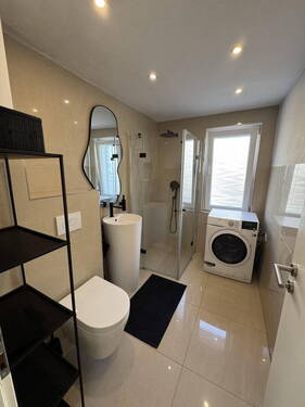 Badezimmer - Etagenwohnung mit 85,00 m&sup2; in Frankfurt am Main zur Miete