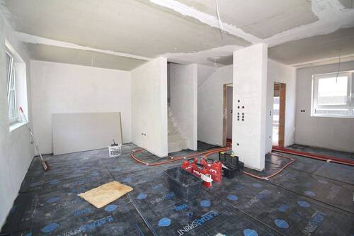 Impression Rohbau EG mit Treppenaufgang - 9 Zimmer Doppelhaushälfte zum Kaufen in Kandel