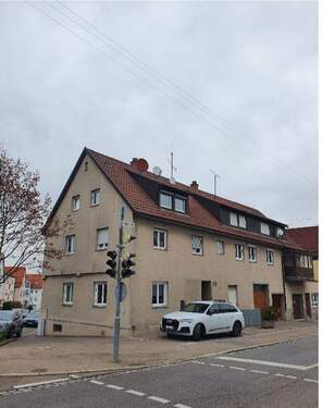 Außenansicht des 5 Familienhau - Schöne 3-Zimmer-Wohung in Fellbach zu verkaufen